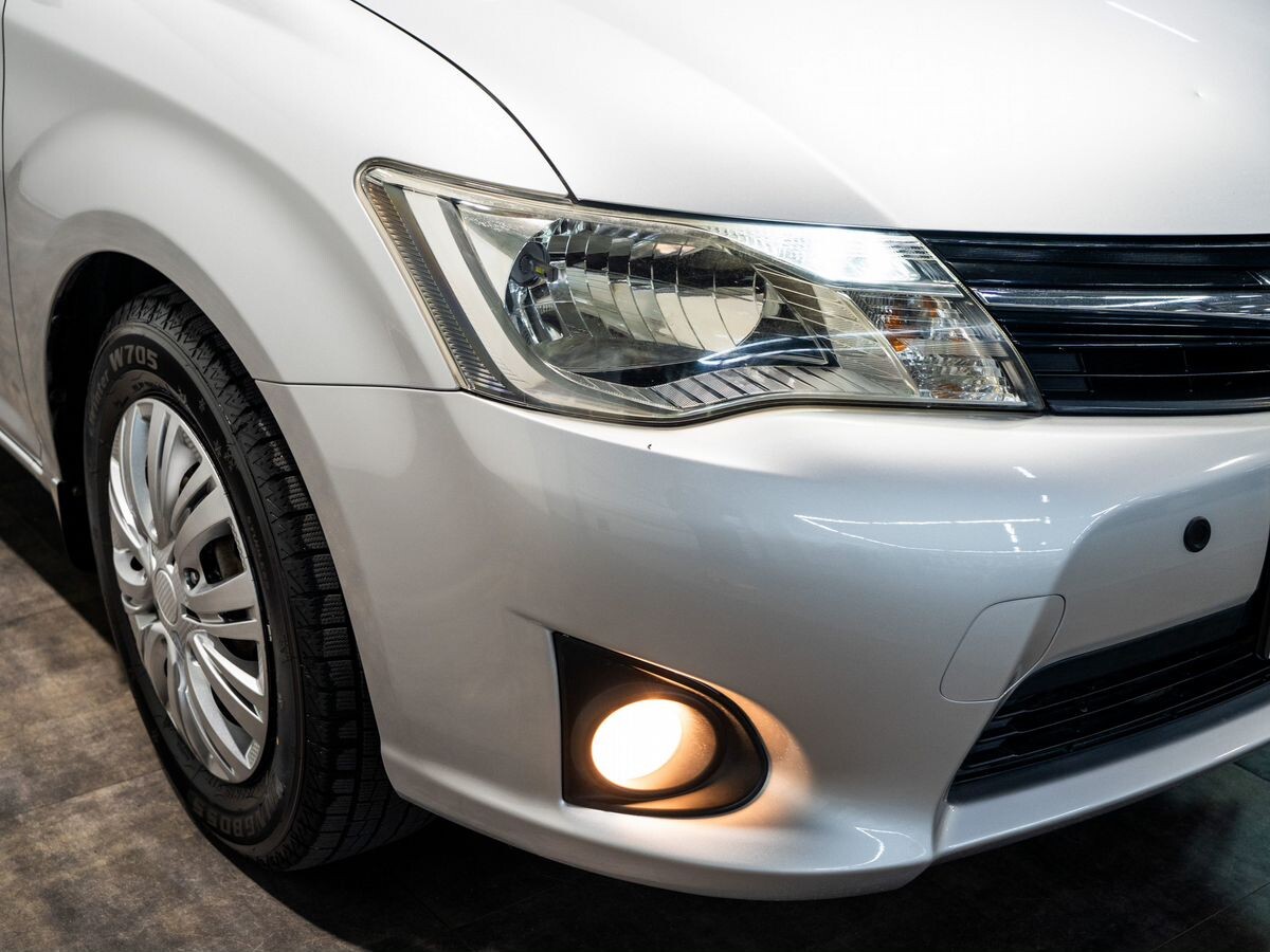 Toyota Corolla Fielder 2012 - фото автомобиля