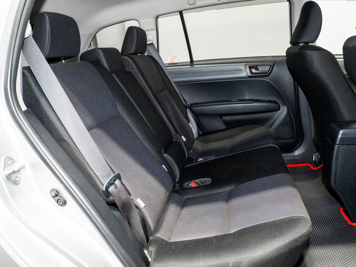 Toyota Corolla Fielder 2012 - фото автомобиля