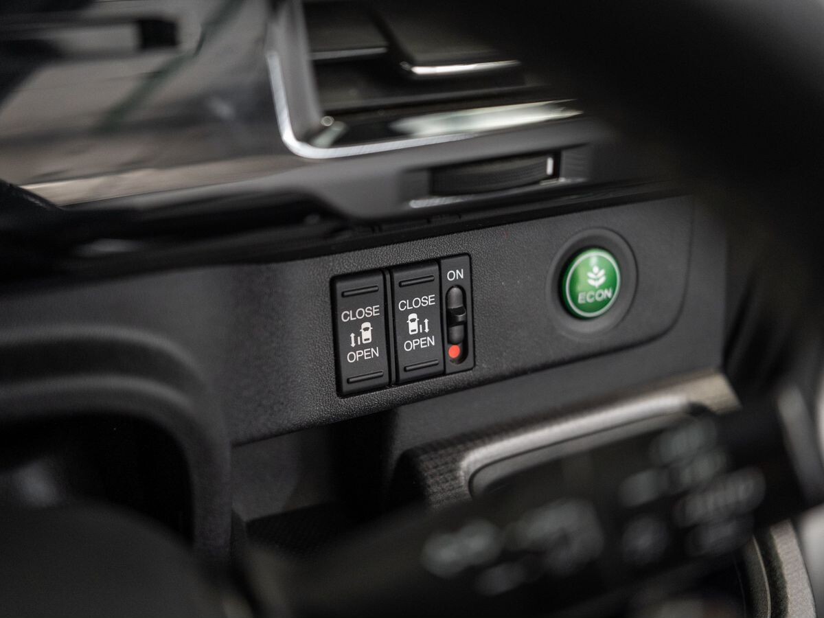 Honda Stepwgn 2018 - фото автомобиля