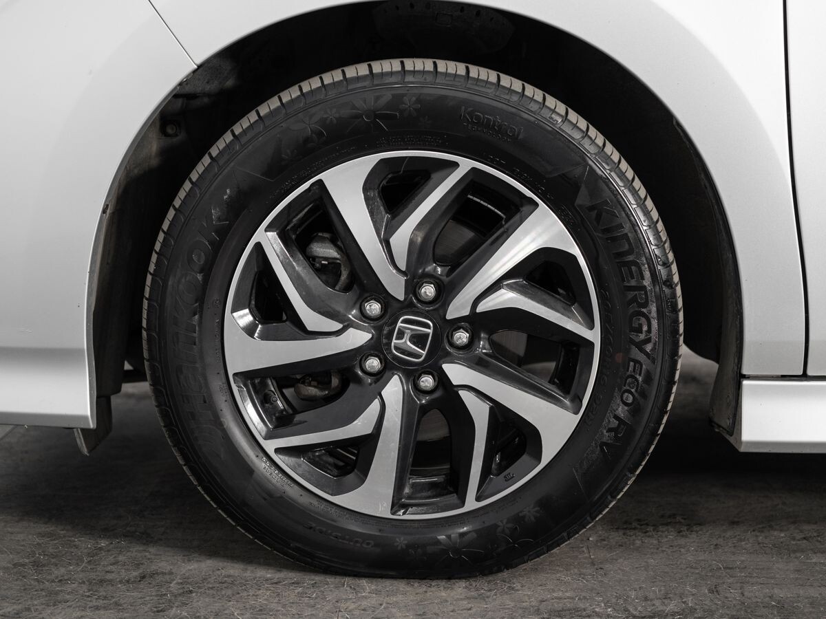 Honda Stepwgn 2018 - фото автомобиля