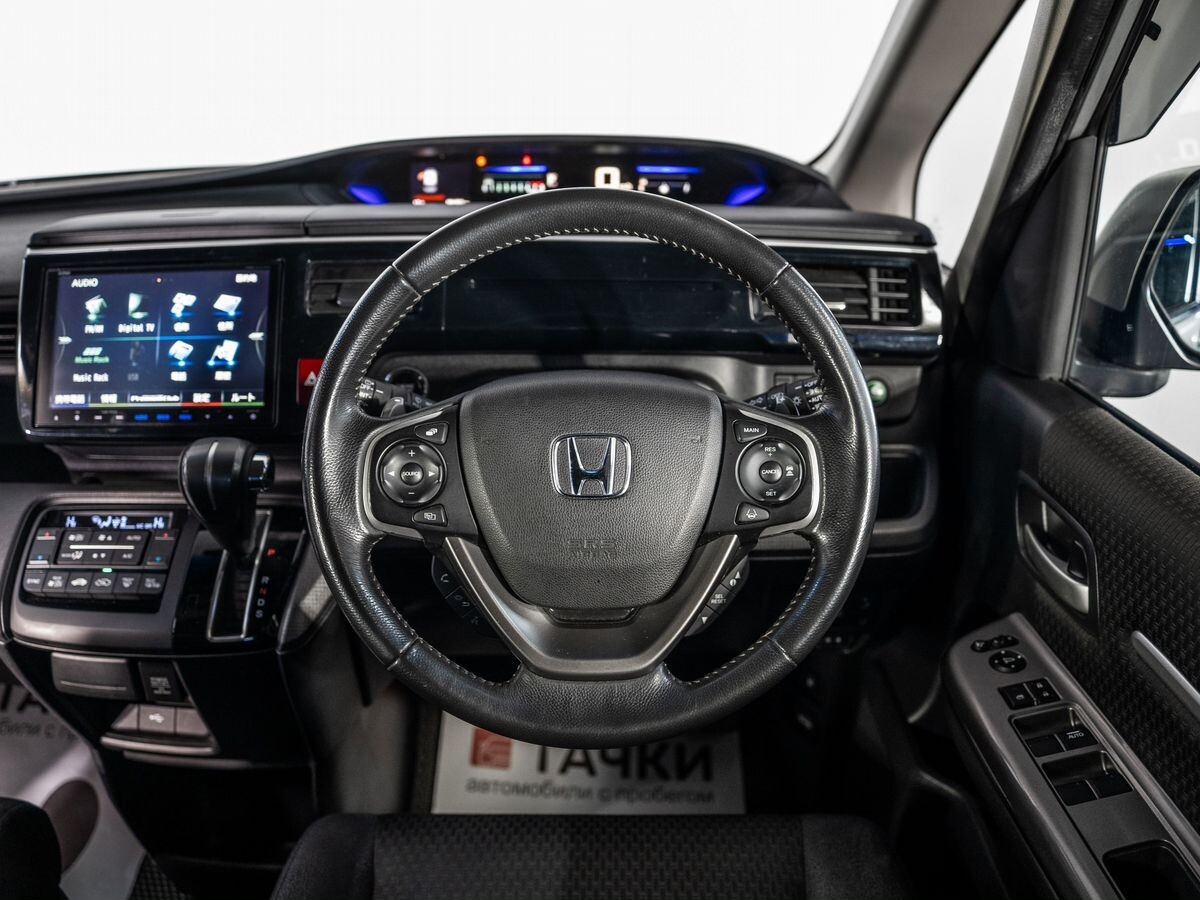 Honda Stepwgn 2018 - фото автомобиля