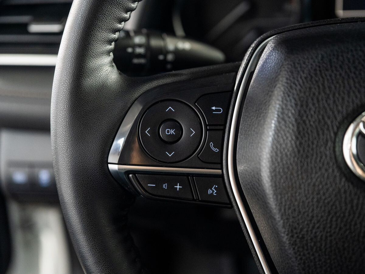 Toyota Camry 2019 - фото автомобиля