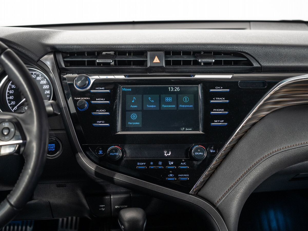 Toyota Camry 2019 - фото автомобиля