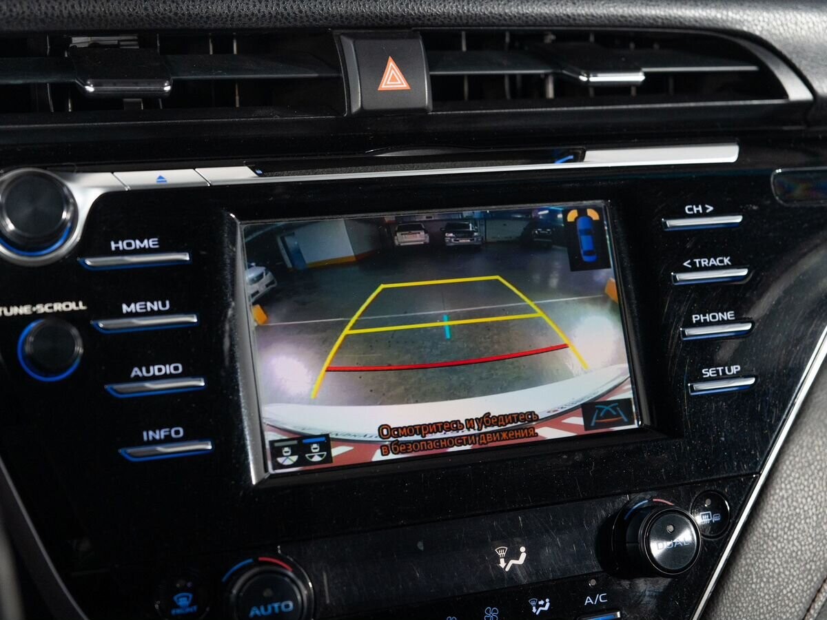 Toyota Camry 2019 - фото автомобиля