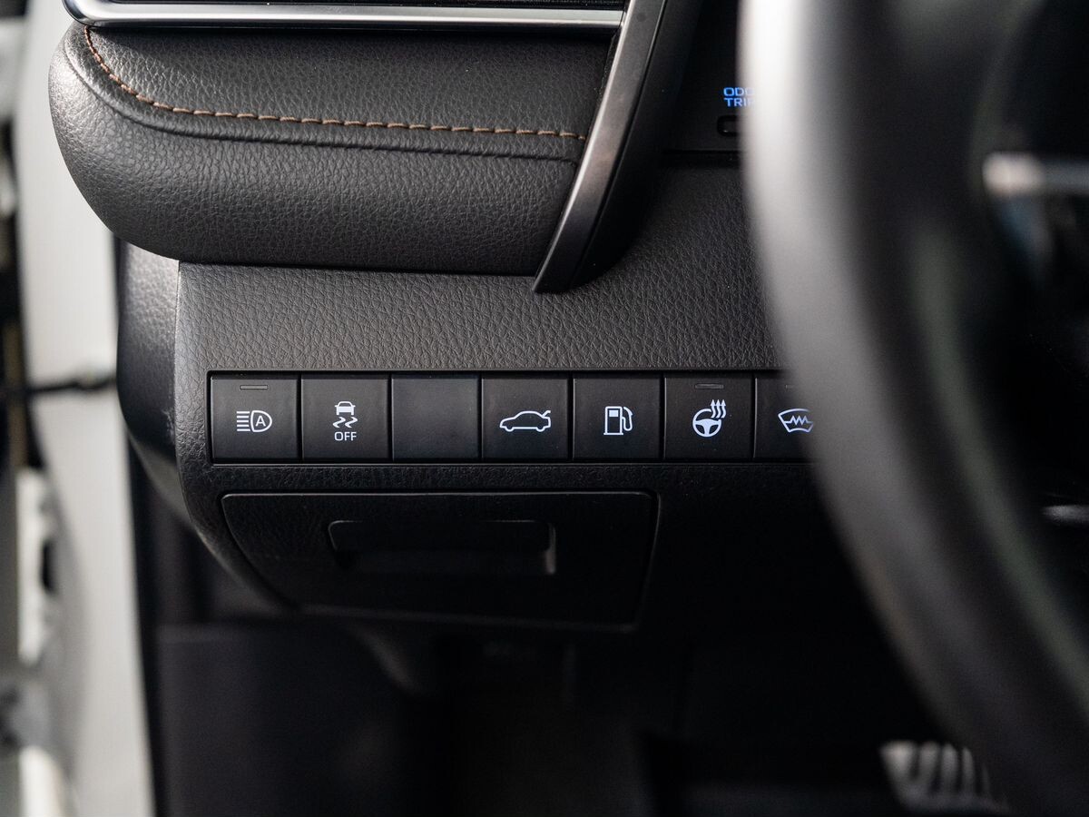 Toyota Camry 2019 - фото автомобиля