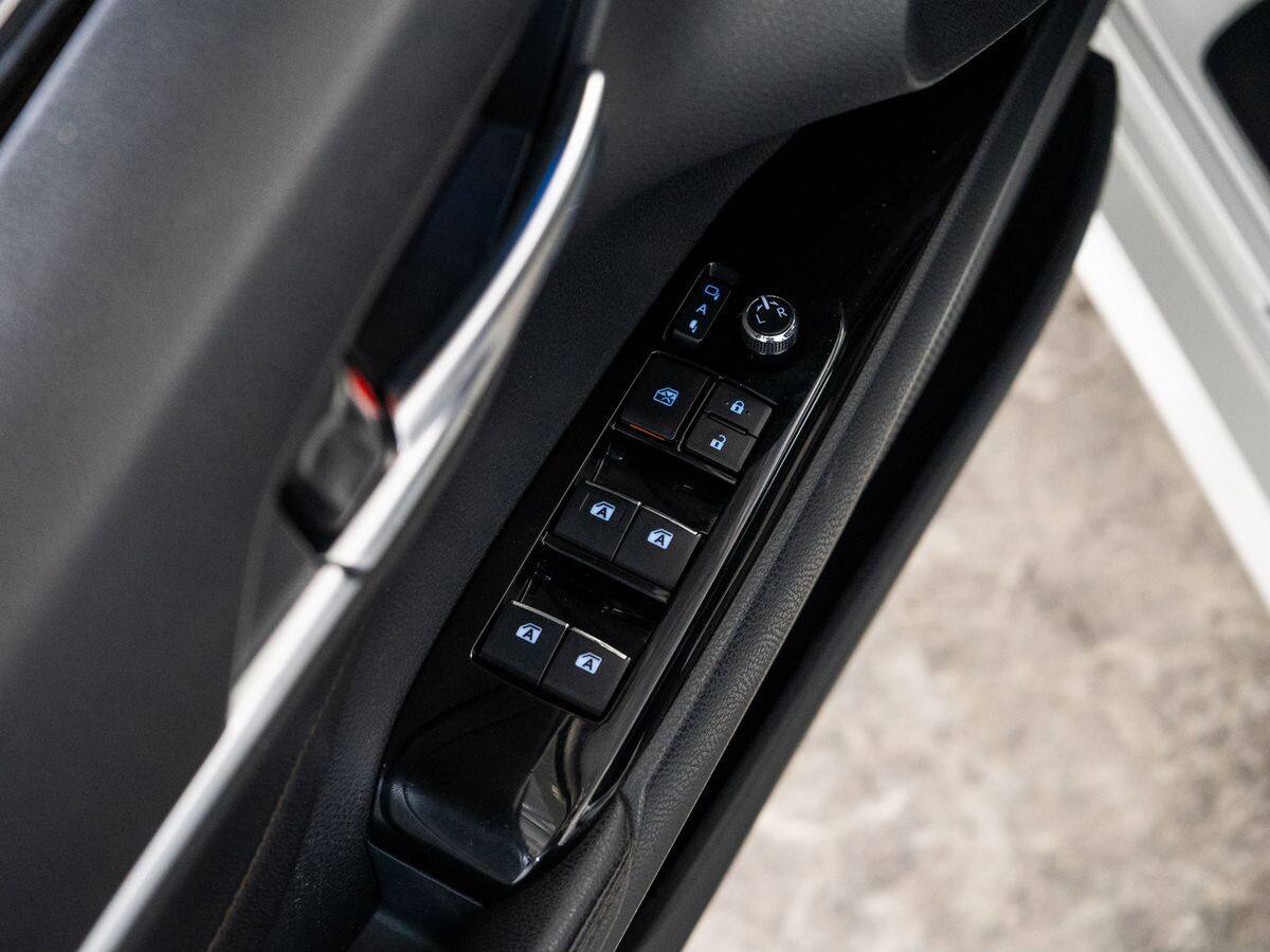 Toyota Camry 2019 - фото автомобиля