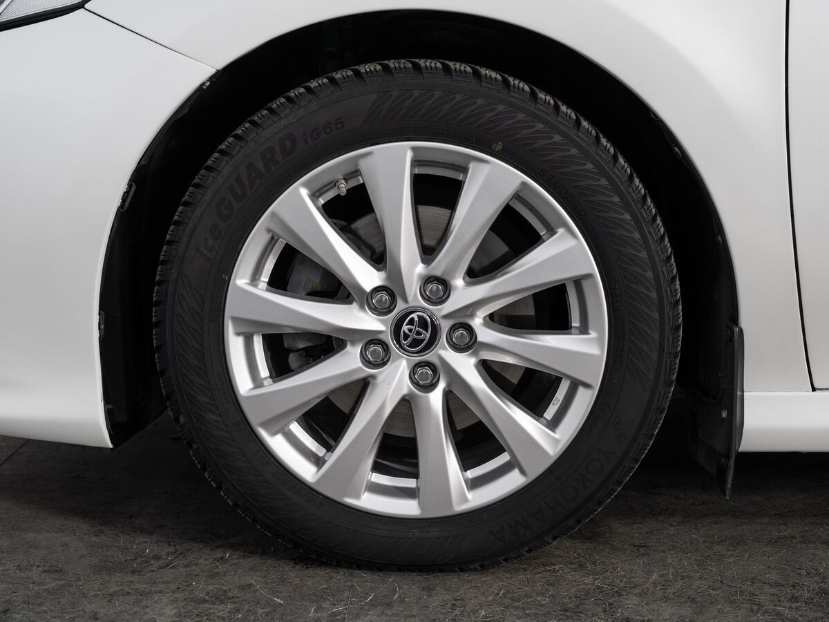 Toyota Camry 2019 - фото автомобиля