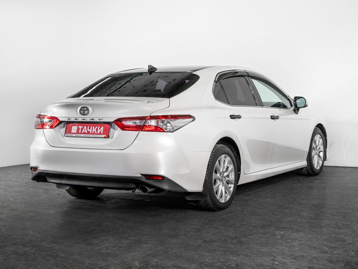 Toyota Camry 2019 - фото автомобиля
