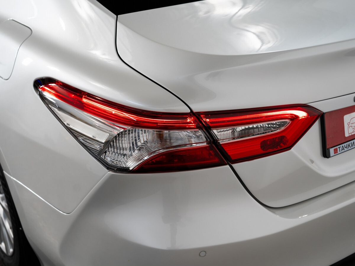Toyota Camry 2019 - фото автомобиля
