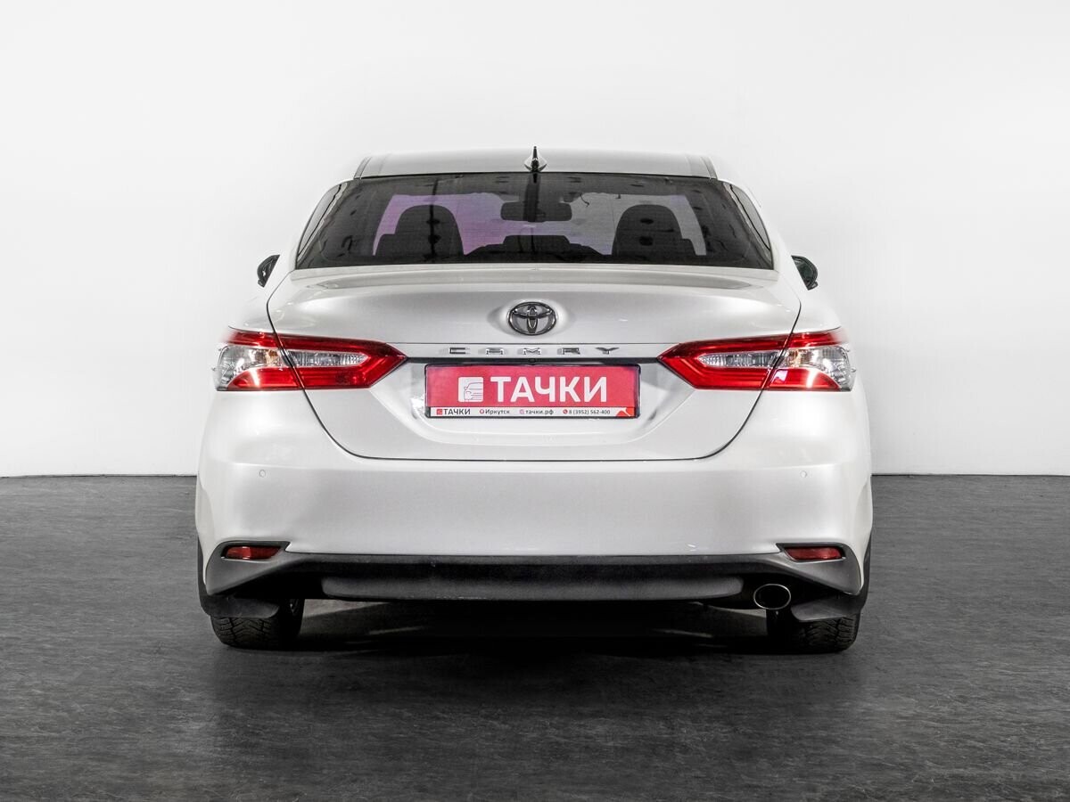 Toyota Camry 2019 - фото автомобиля