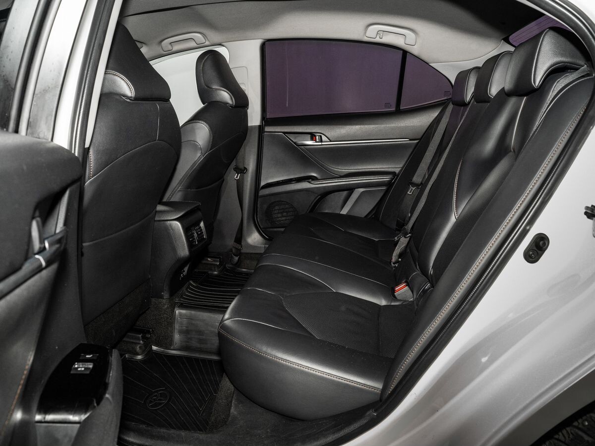 Toyota Camry 2019 - фото автомобиля
