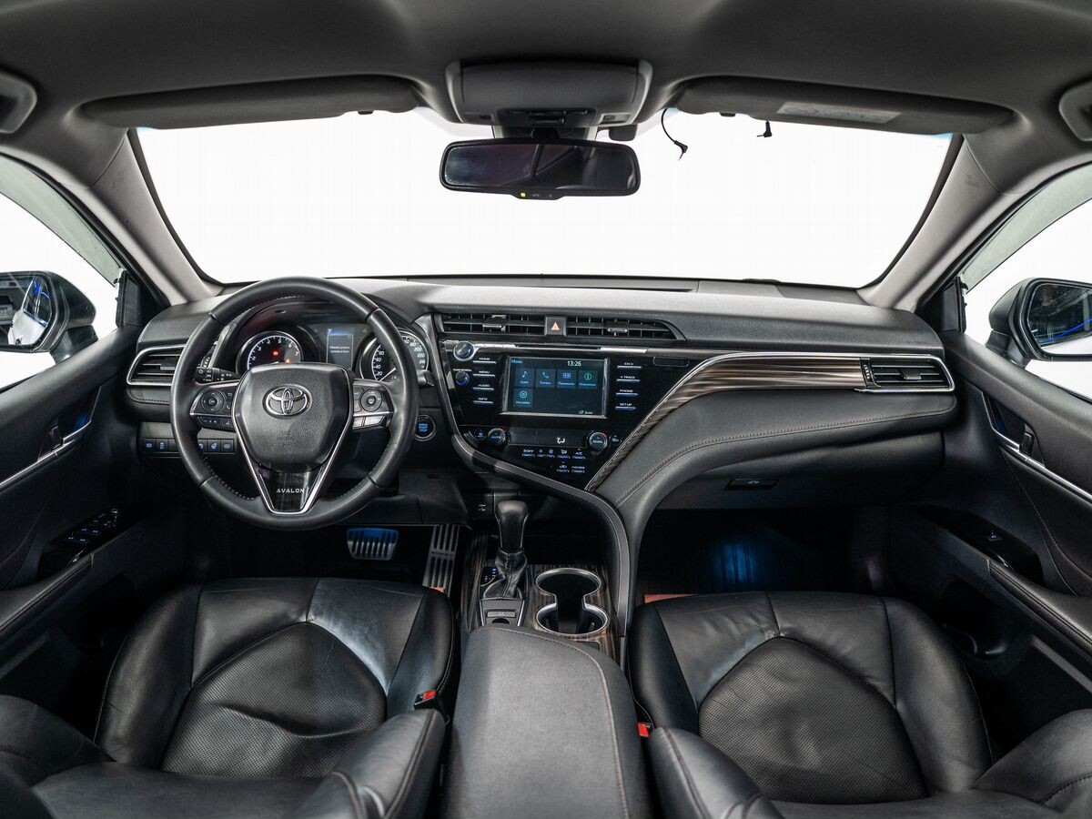 Toyota Camry 2019 - фото автомобиля
