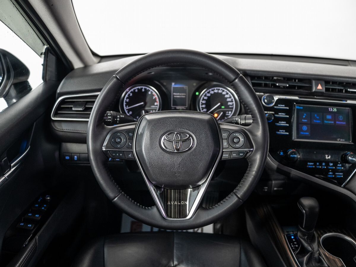 Toyota Camry 2019 - фото автомобиля