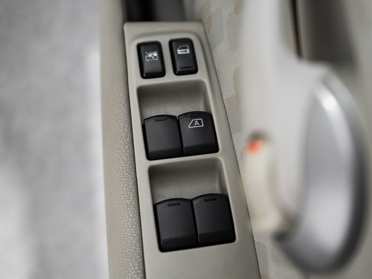 Nissan March 2010 - фото автомобиля