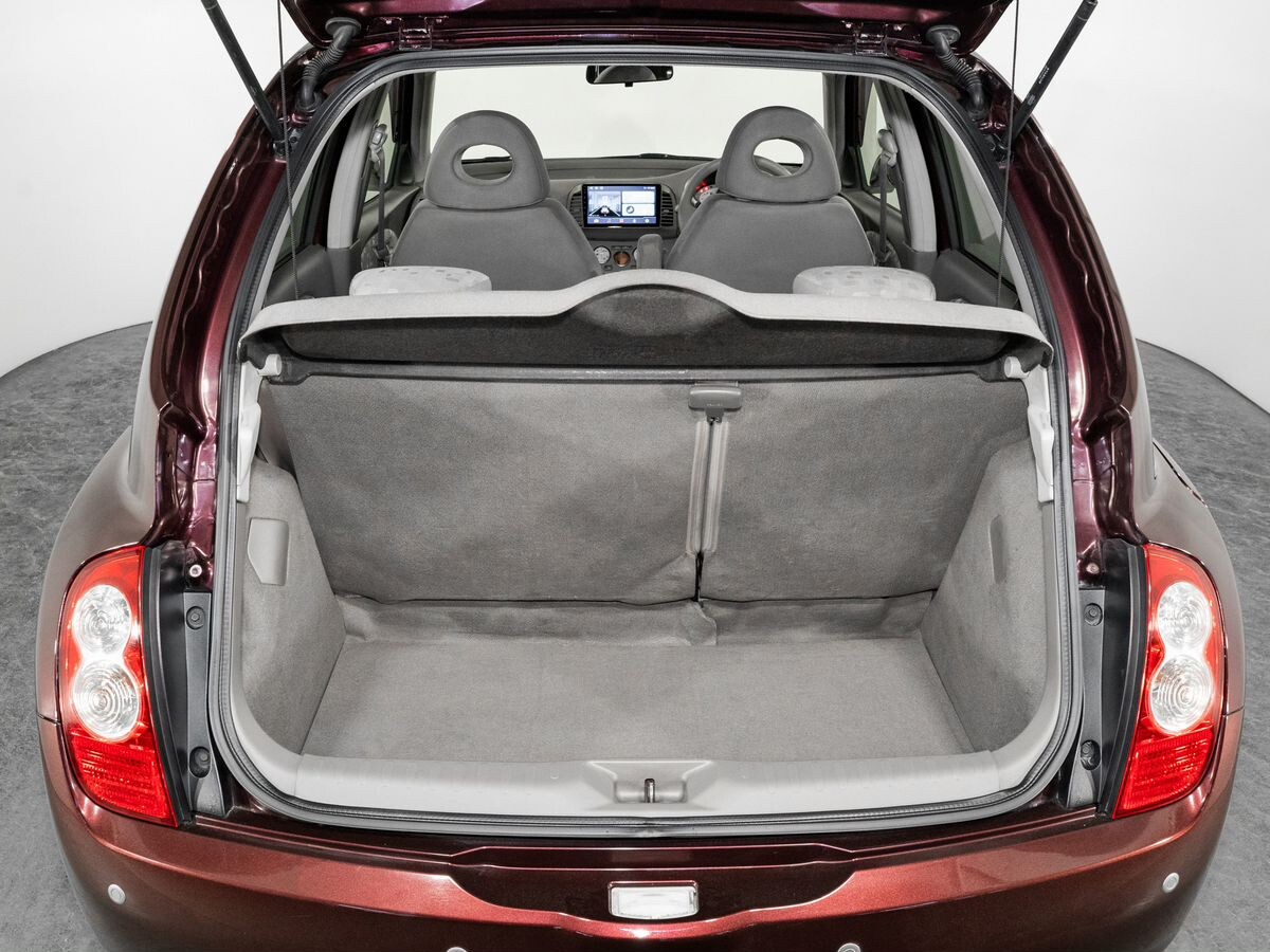 Nissan March 2010 - фото автомобиля