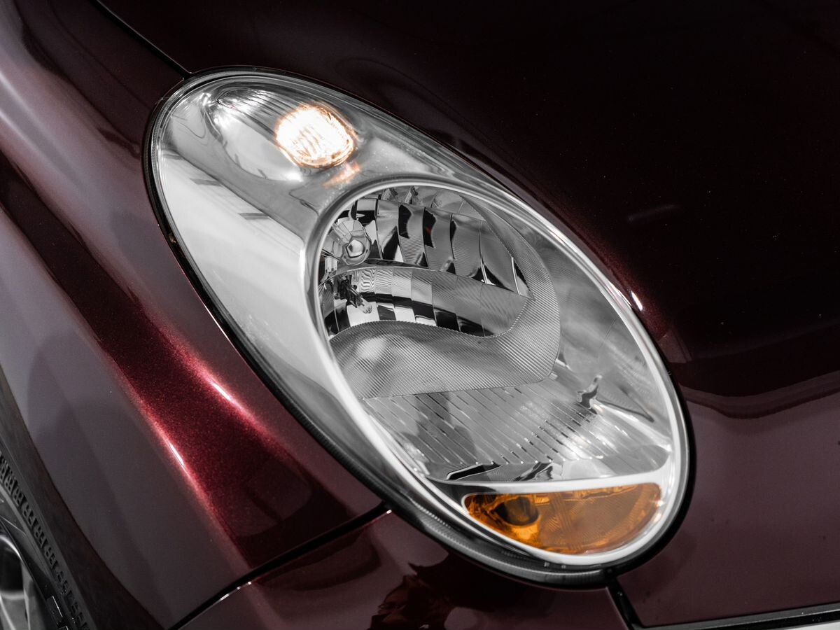 Nissan March 2010 - фото автомобиля