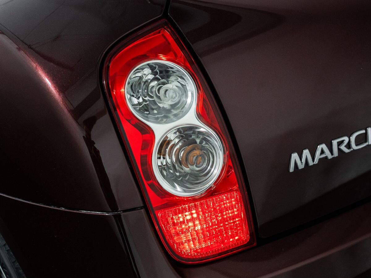 Nissan March 2010 - фото автомобиля