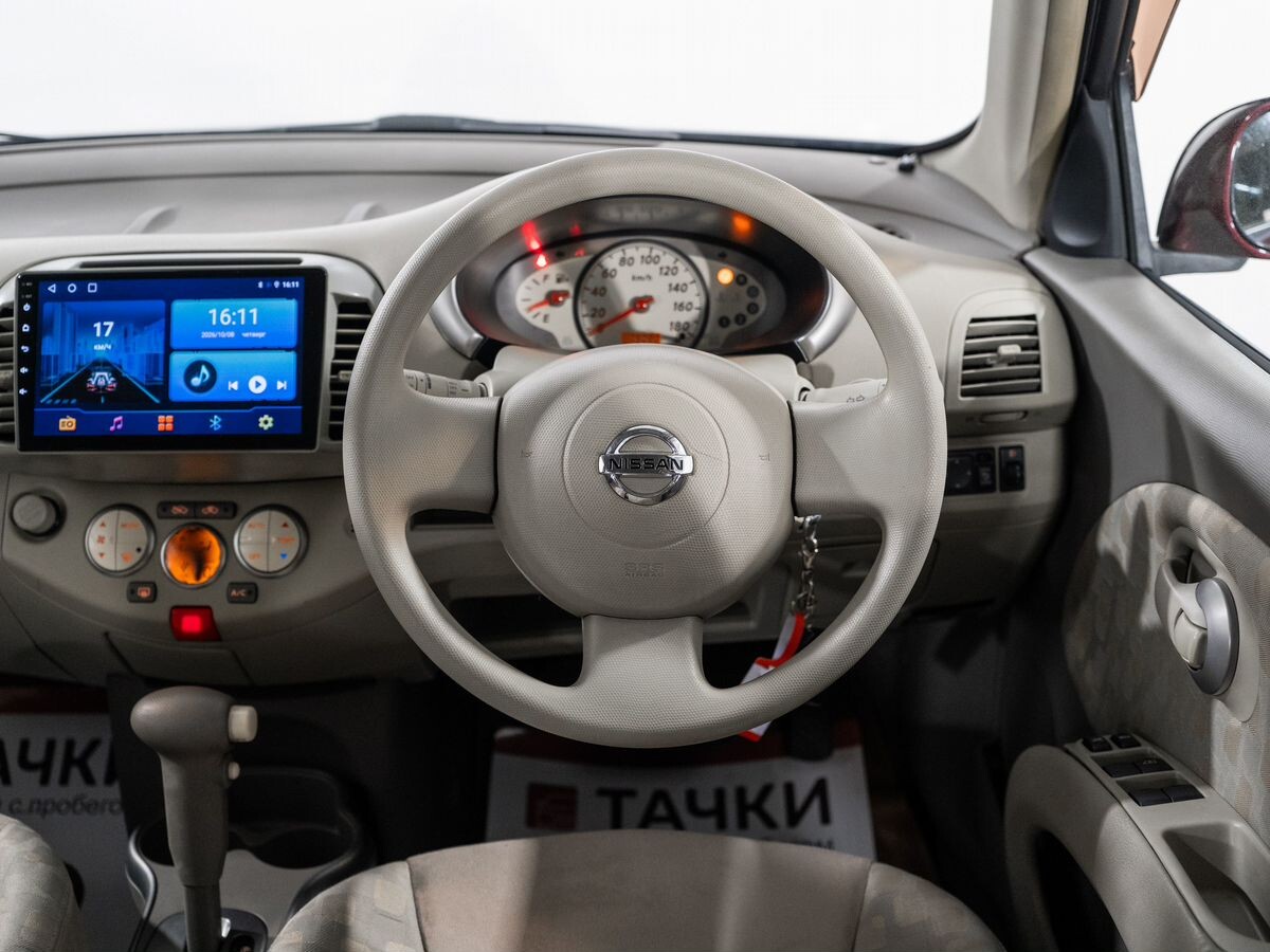 Nissan March 2010 - фото автомобиля