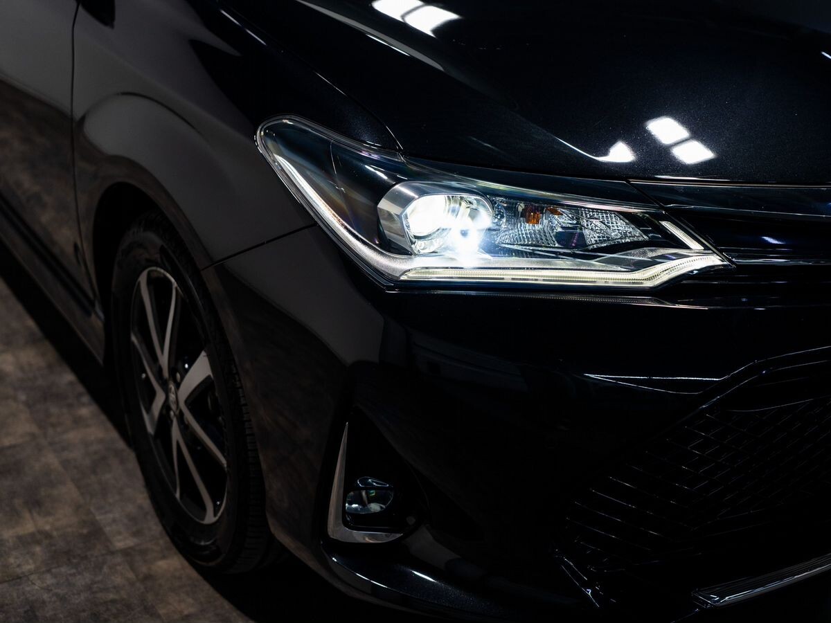 Toyota Corolla Fielder 2019 - фото автомобиля