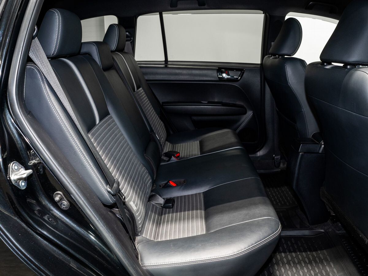 Toyota Corolla Fielder 2019 - фото автомобиля