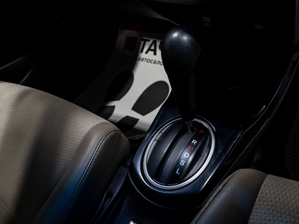 Honda Fit Shuttle 2012 - фото автомобиля