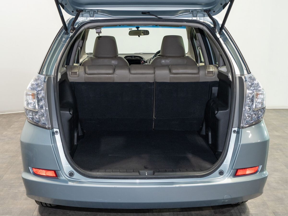 Honda Fit Shuttle 2012 - фото автомобиля