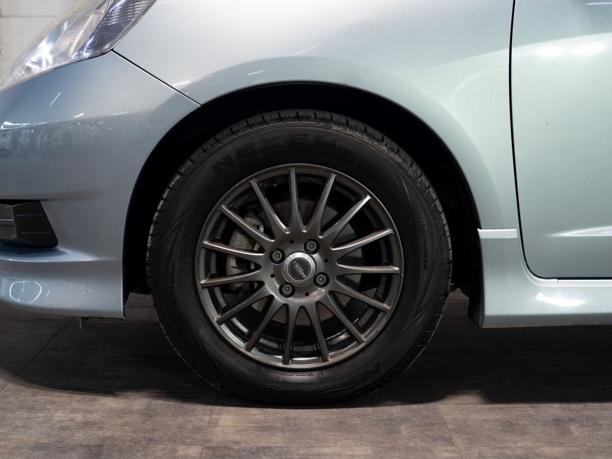 Honda Fit Shuttle 2012 - фото автомобиля