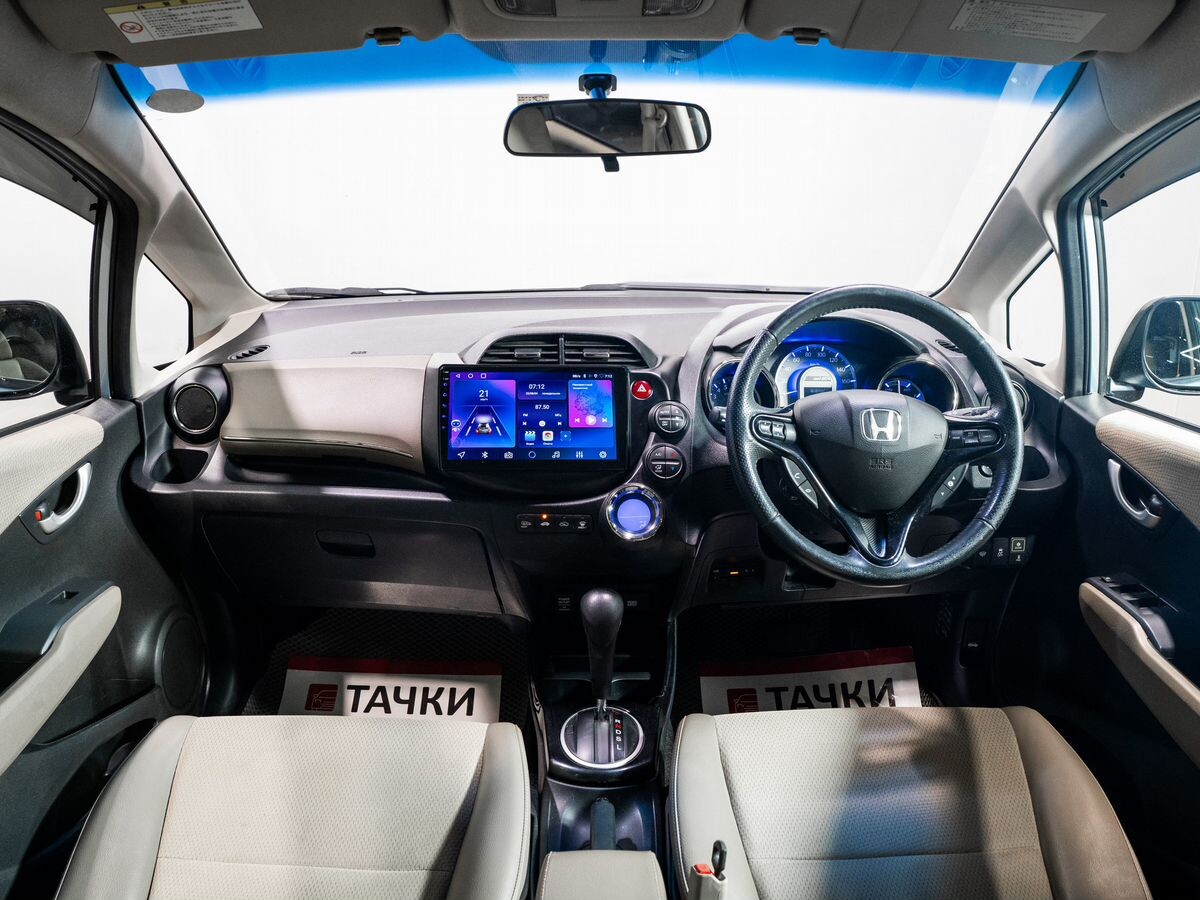 Honda Fit Shuttle 2012 - фото автомобиля