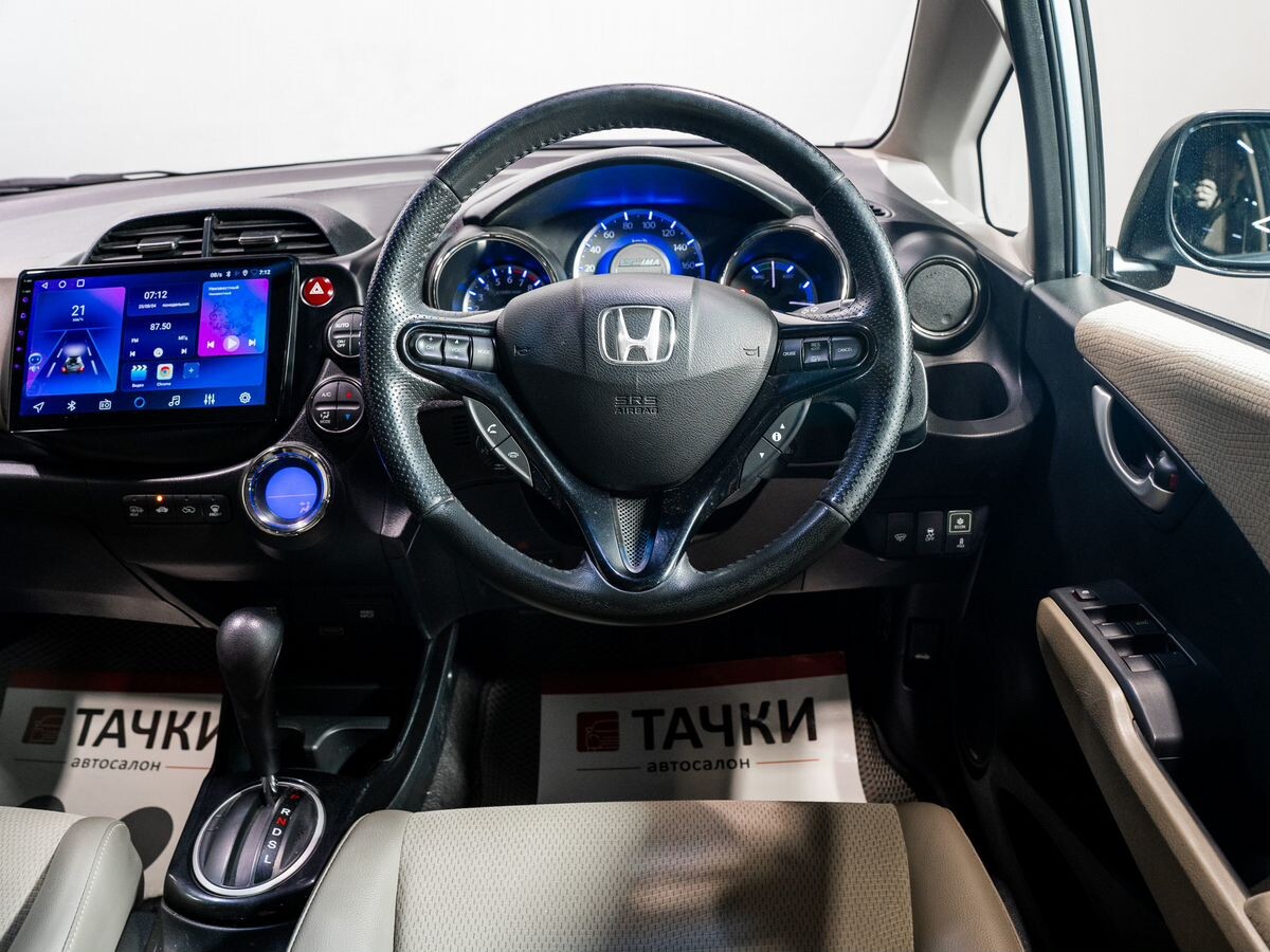 Honda Fit Shuttle 2012 - фото автомобиля