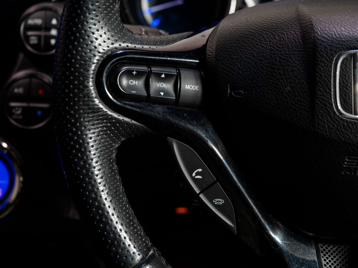 Honda Fit Shuttle 2012 - фото автомобиля