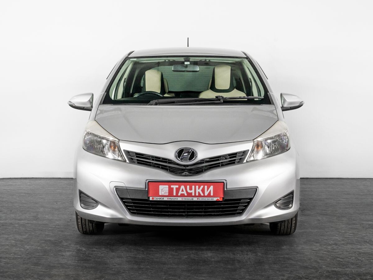 Toyota Vitz 2012 - фото автомобиля