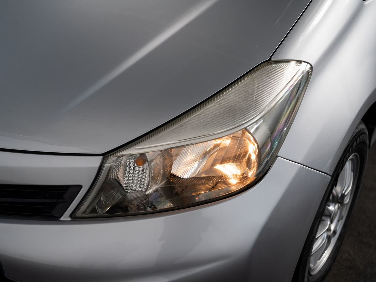 Toyota Vitz 2012 - фото автомобиля