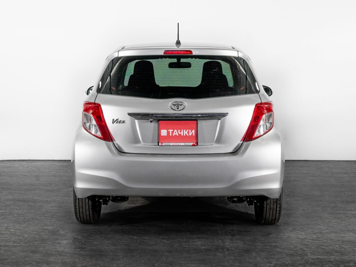 Toyota Vitz 2012 - фото автомобиля