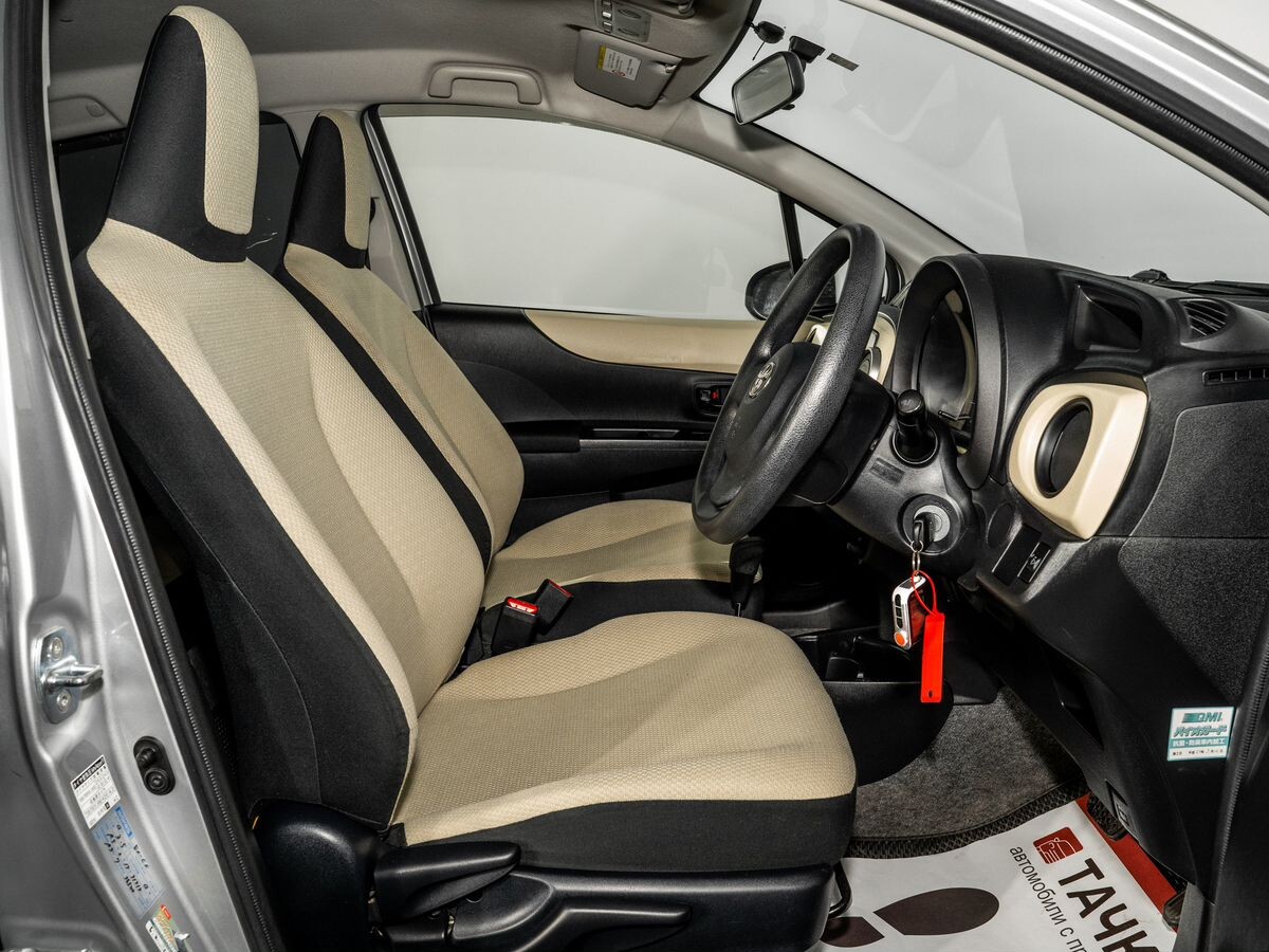 Toyota Vitz 2012 - фото автомобиля