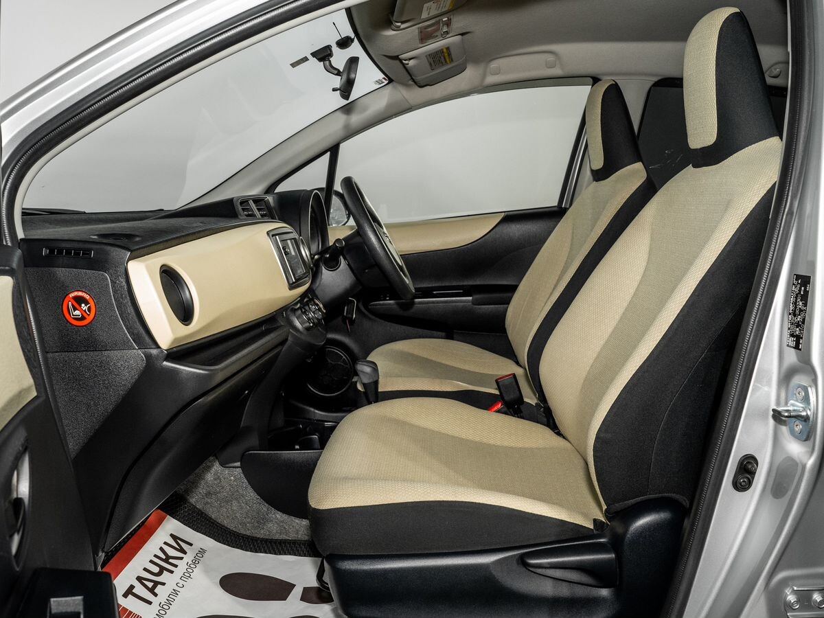 Toyota Vitz 2012 - фото автомобиля