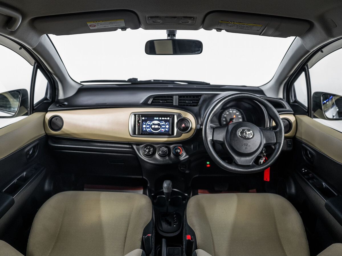 Toyota Vitz 2012 - фото автомобиля