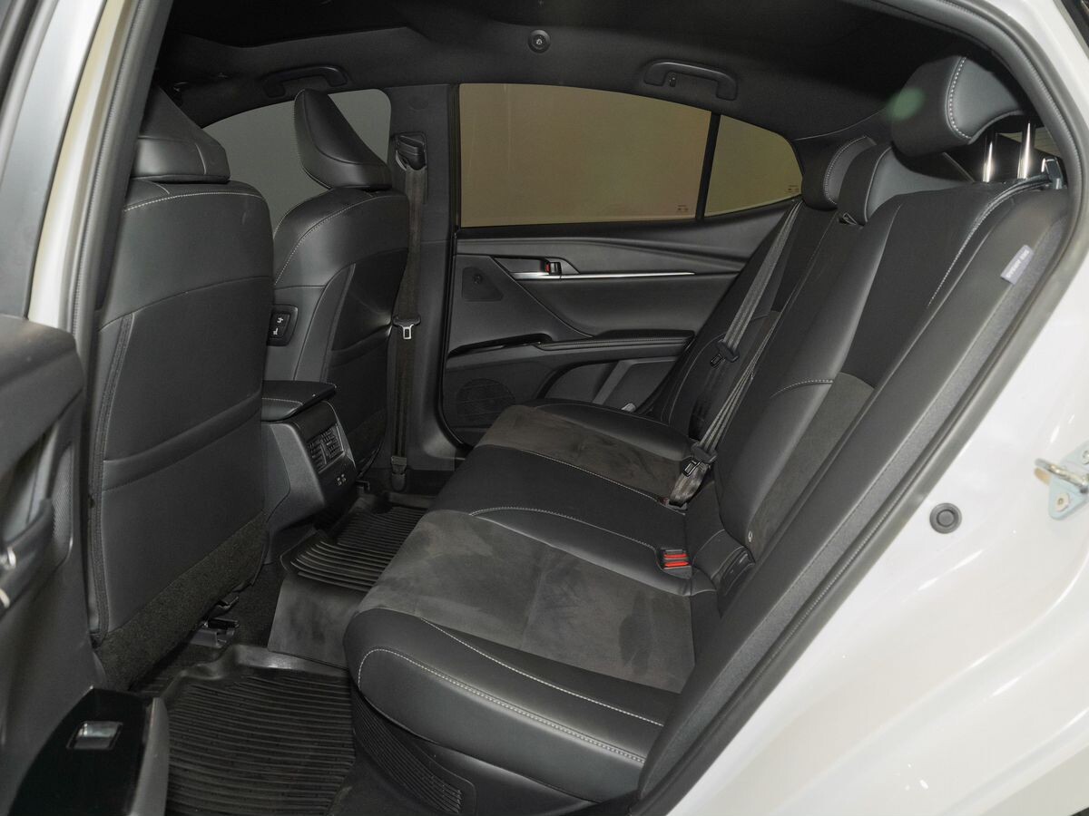 Toyota Camry 2024 - фото автомобиля