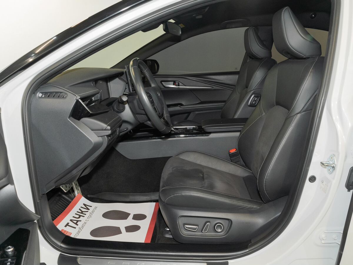 Toyota Camry 2024 - фото автомобиля