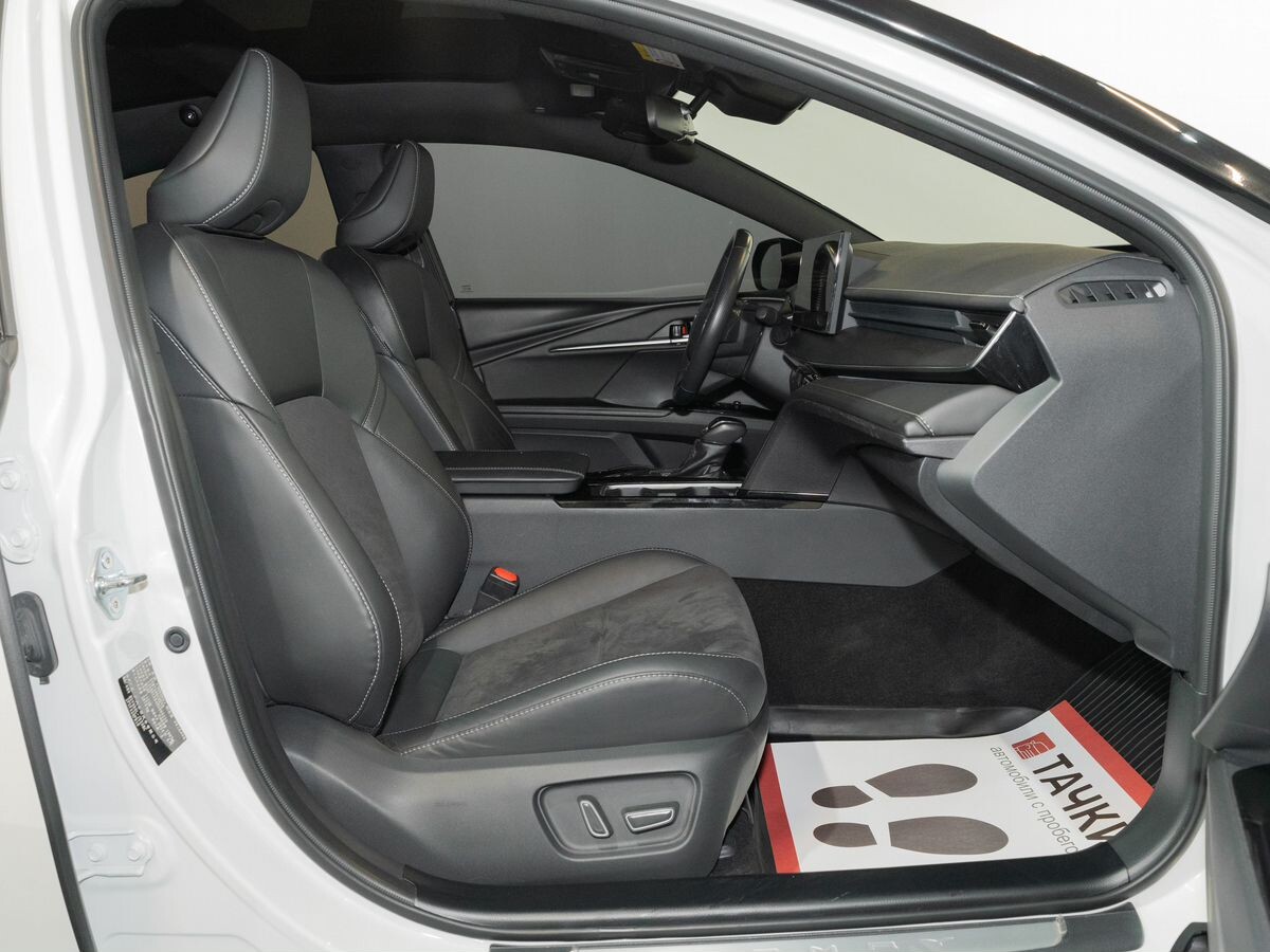 Toyota Camry 2024 - фото автомобиля