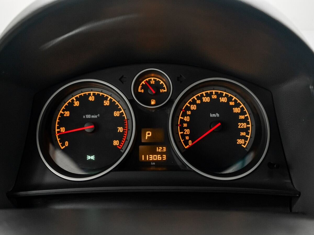 Opel Astra 2013 - фото автомобиля