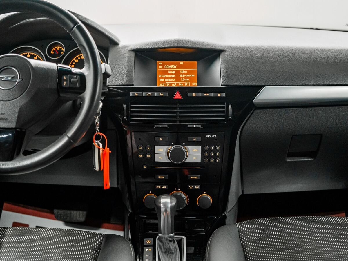 Opel Astra 2013 - фото автомобиля