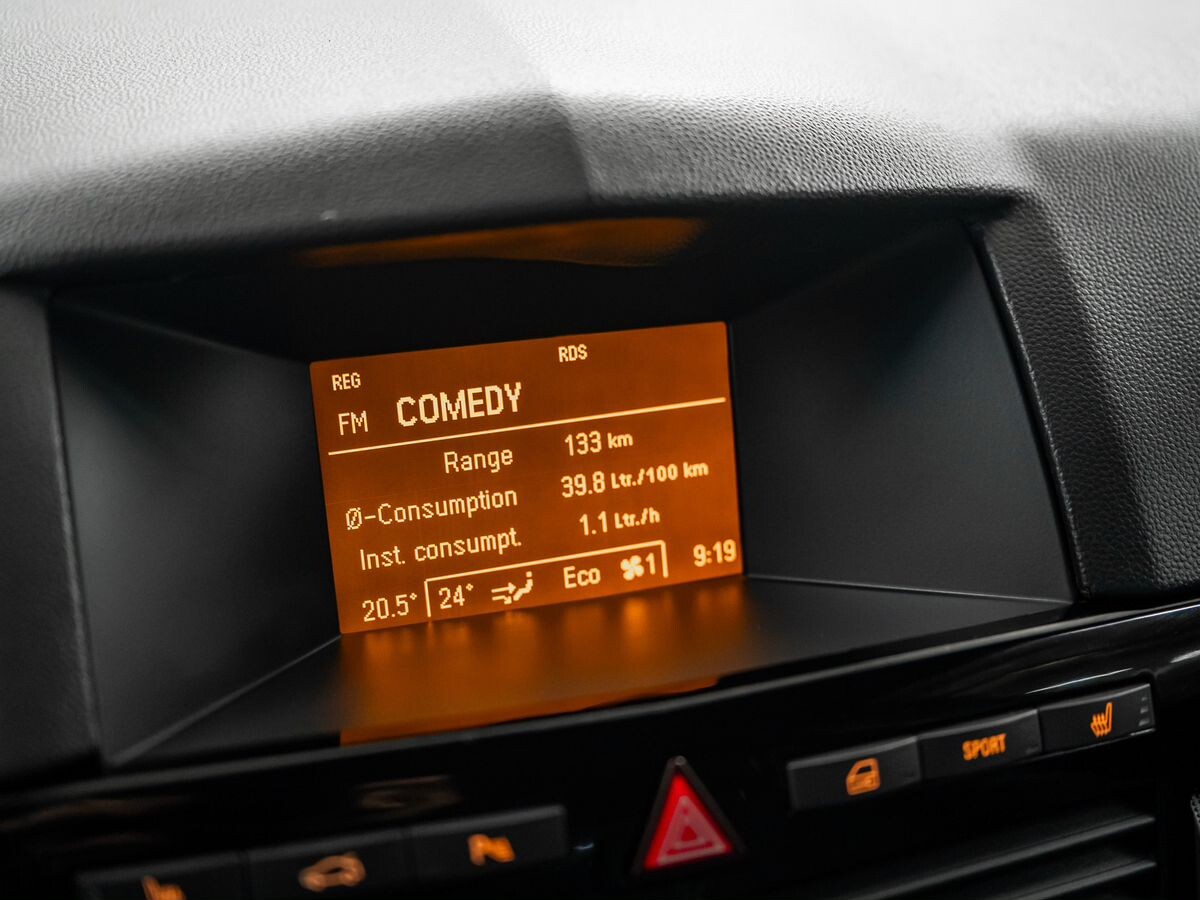 Opel Astra 2013 - фото автомобиля