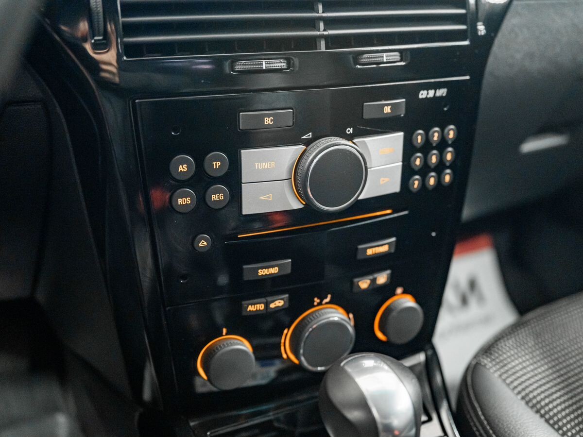 Opel Astra 2013 - фото автомобиля