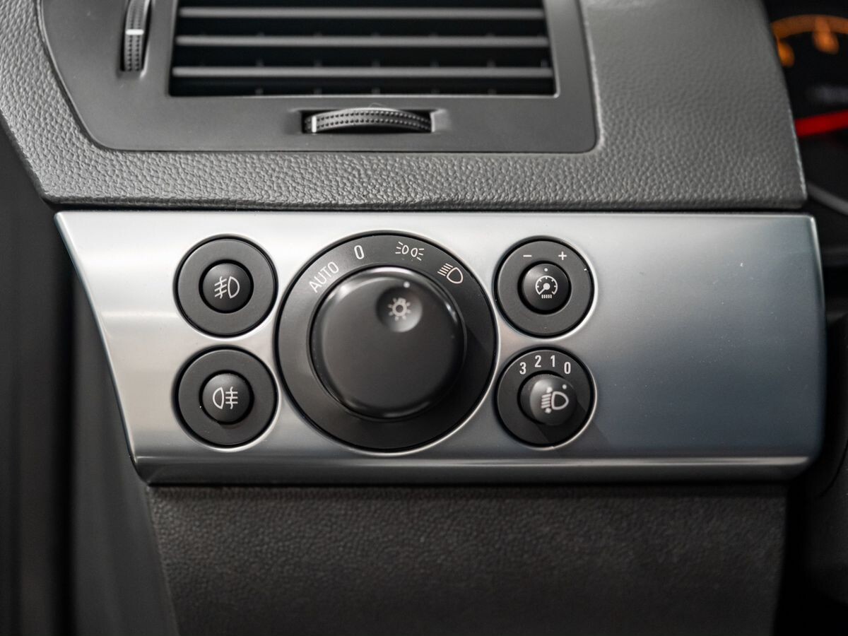 Opel Astra 2013 - фото автомобиля