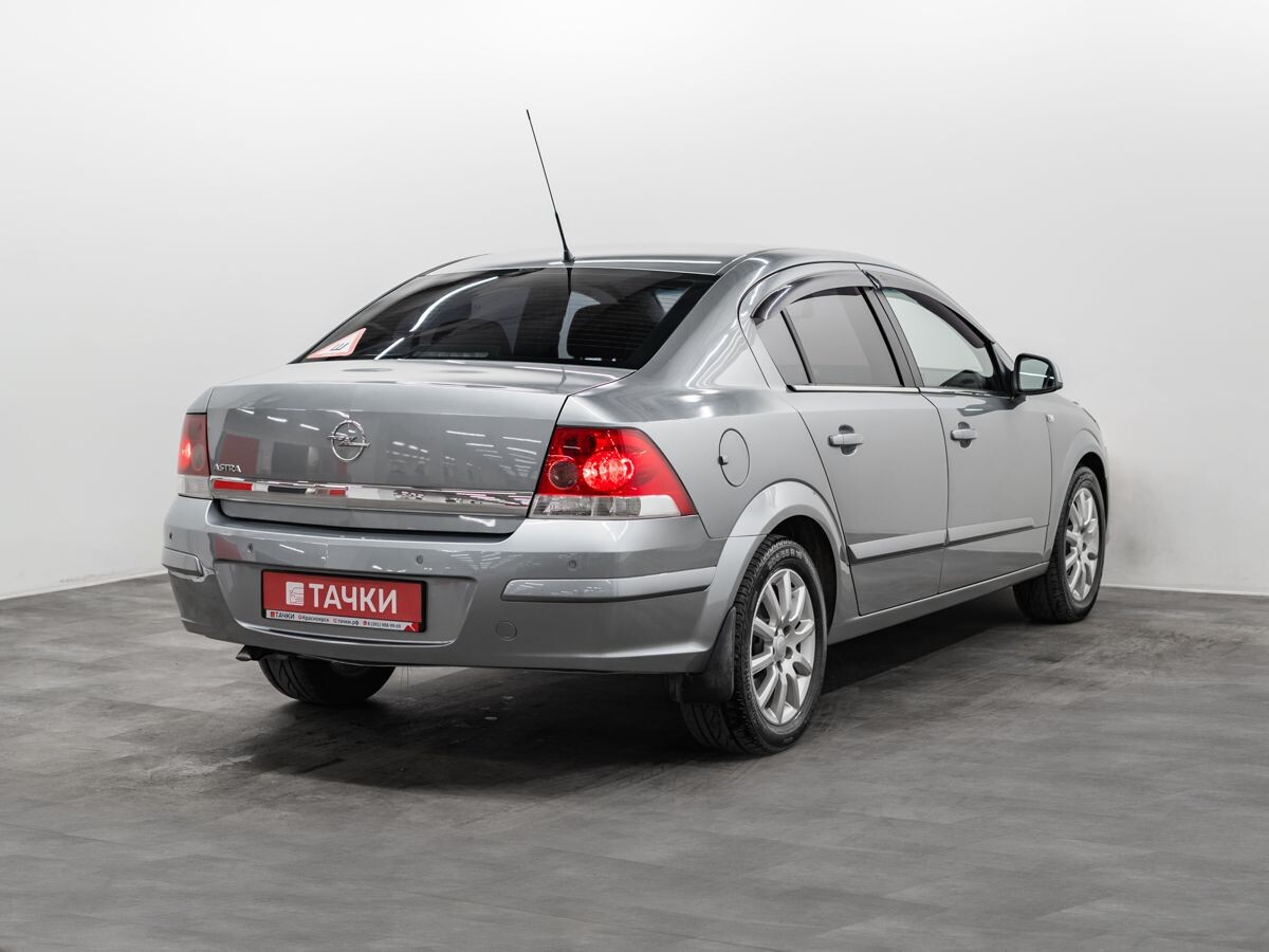 Opel Astra 2013 - фото автомобиля
