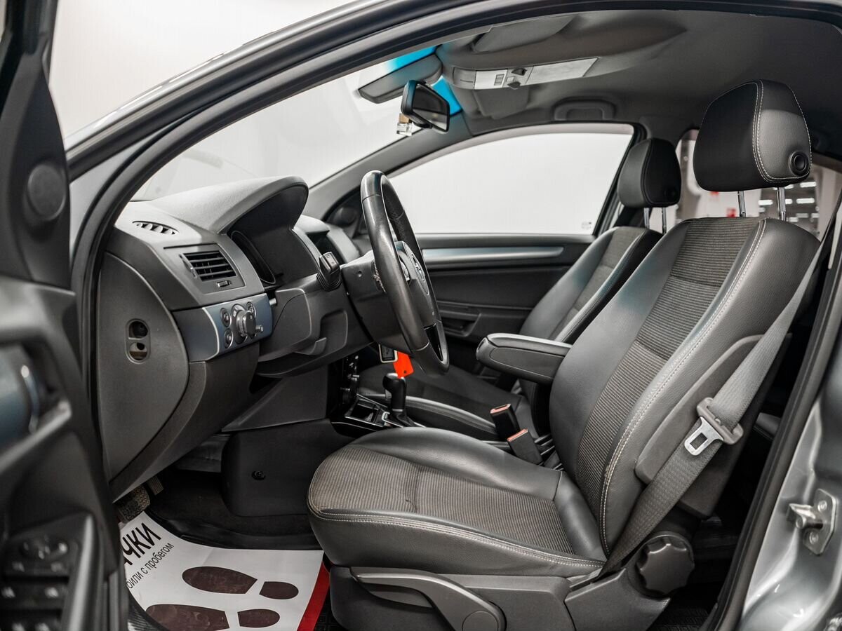 Opel Astra 2013 - фото автомобиля