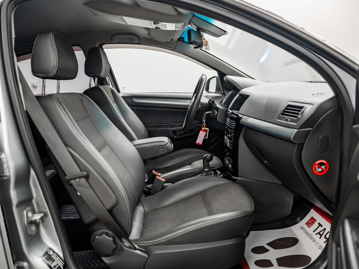 Opel Astra 2013 - фото автомобиля