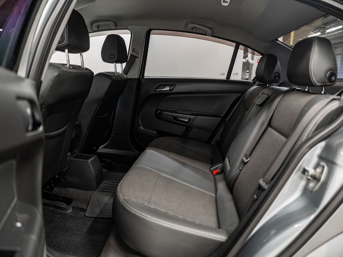 Opel Astra 2013 - фото автомобиля