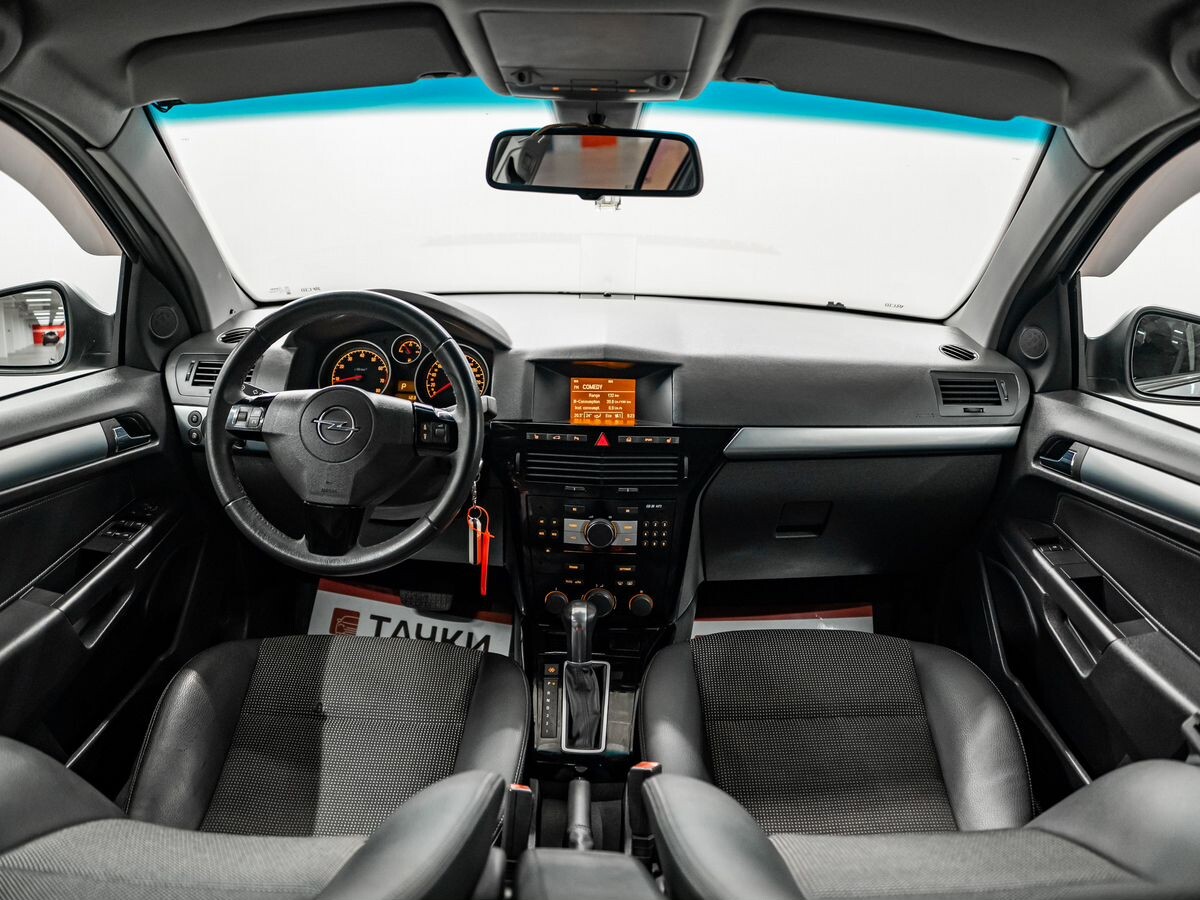 Opel Astra 2013 - фото автомобиля
