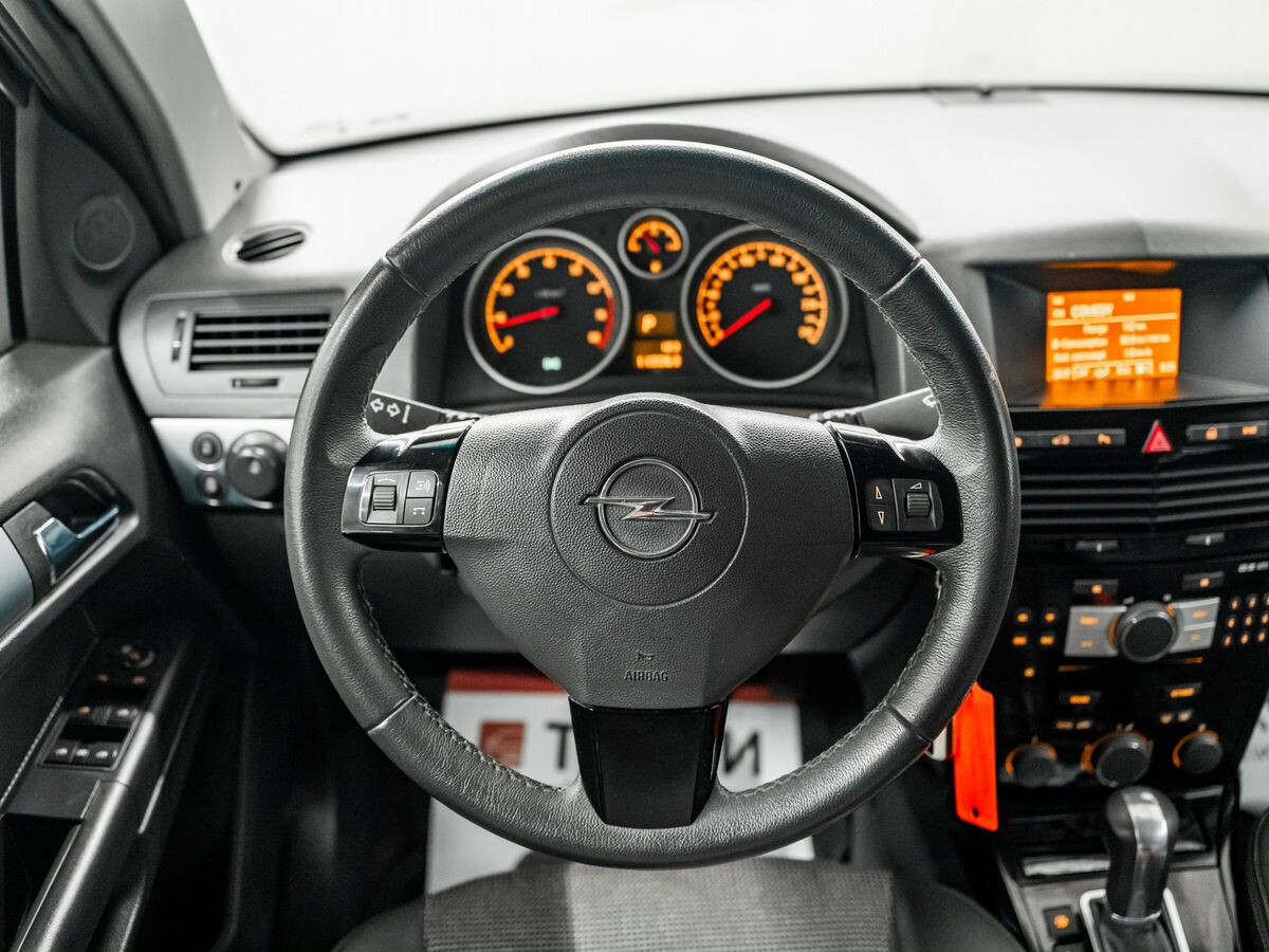 Opel Astra 2013 - фото автомобиля